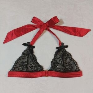 Seven 'til Midnight Red and Black Lace Barletta Size One Size